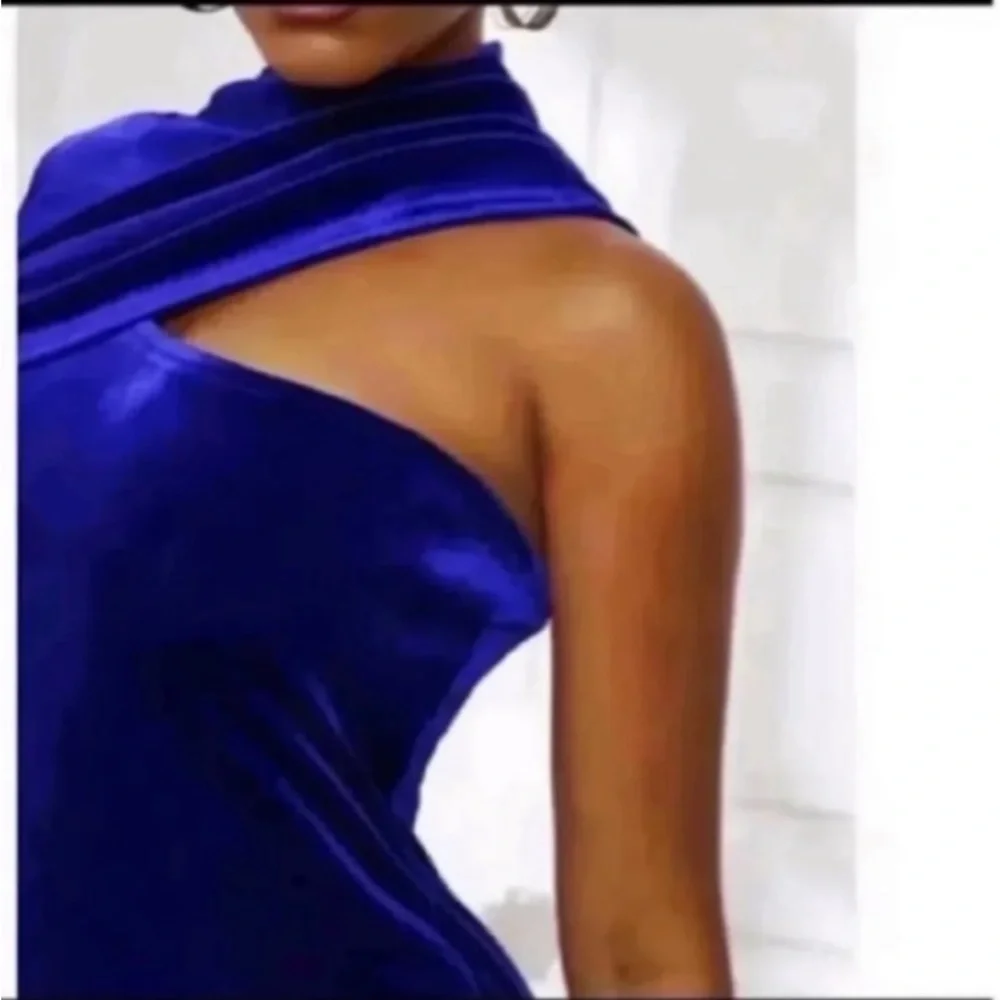Velvet One Shoulder BodyCon Dress - Picture 6 of 8